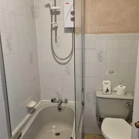 Oyo The Station Hotel 3*