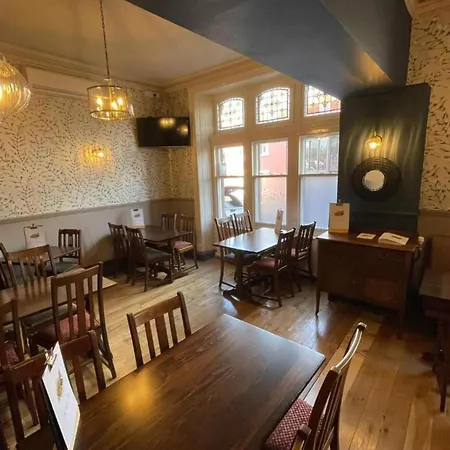 Oyo The Station Hotel 3*