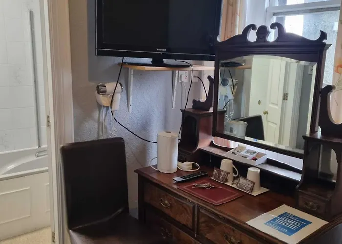 Oyo The Station Hotel 3*