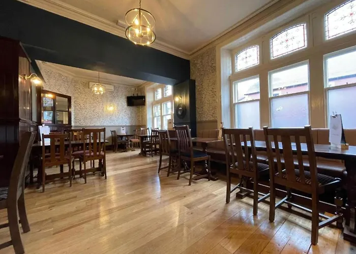 Hotel Oyo The Station 3*