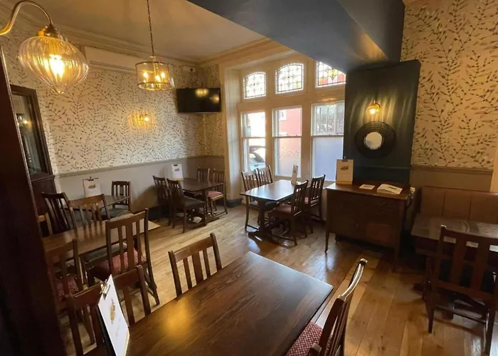 Oyo The Station Hotel 3*